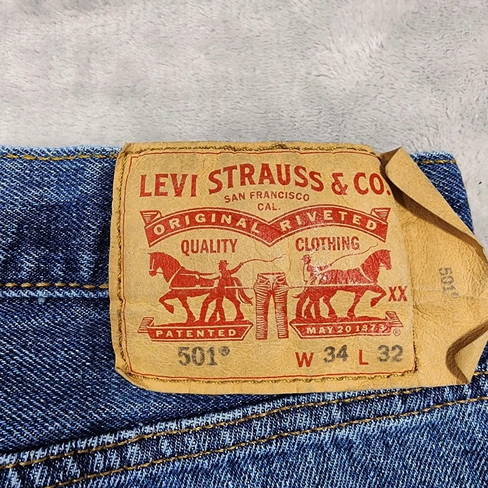 Levi's 501 Jeans Mens 34x30.5* Blue Medium Wash Button Fly Straight Leg Denim